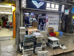 客戶賣來本店，多部路由器。。。