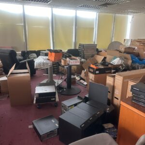 機場，回收大批主機，服務顯，打印機，顯示器