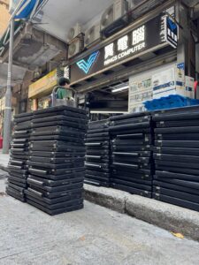 客戶賣來本店，100部LENOVO手提電腦