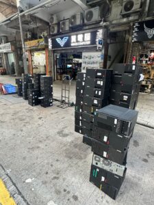 客戶賣來本店，一批電腦主機