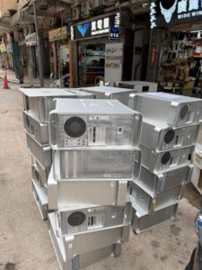 客戶賣來本店，30多部MAC機及IMAC